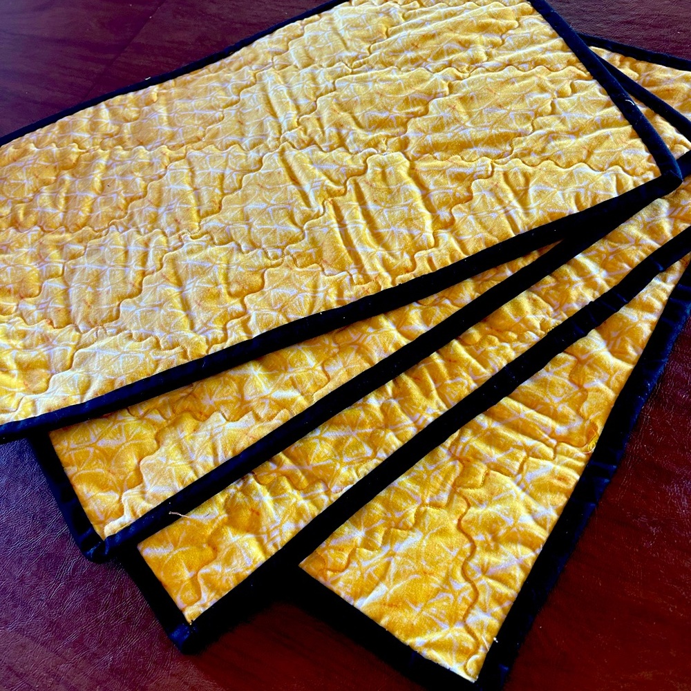 Quilted Sunflower Patterned Placemates. 4 - Picture 2 of 2